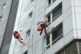 不同材質(zhì)的外墻應(yīng)當如何正確開展外墻清洗作業(yè)？